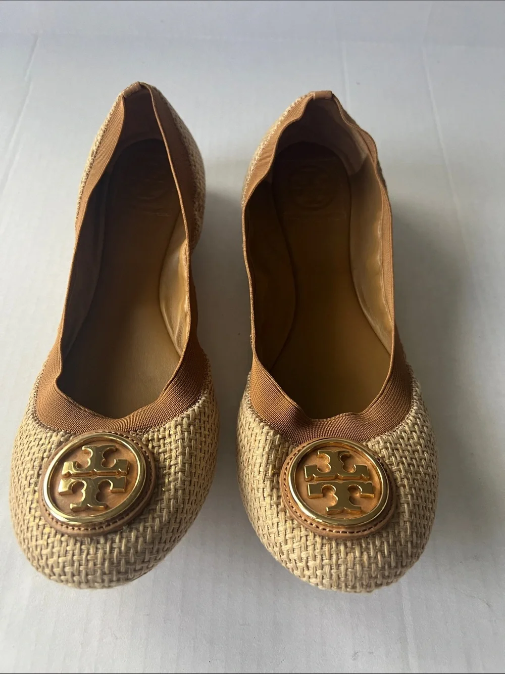 Tory Burch Reva ballet flats woven raffia straw texture and gold-tone metal logo